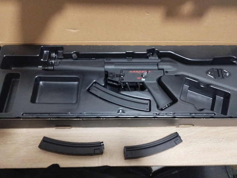 Afbeelding 1 van G&G MP5 + 2 extra magazine