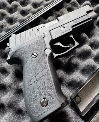 Imagen 3 de Pistolet Sig Sauer P226 Inokatsu CO2 GBB Full CNC - Bi-ton Gris