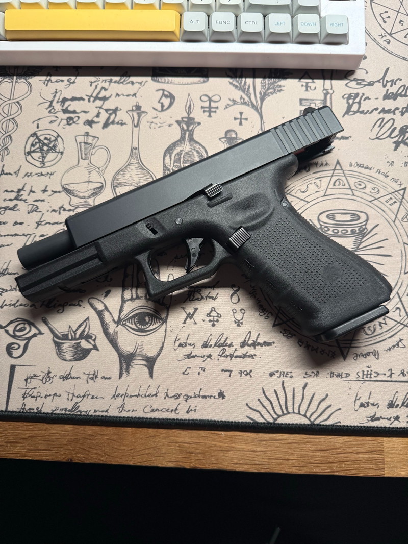 Image 1 pour Glock 17 Raven