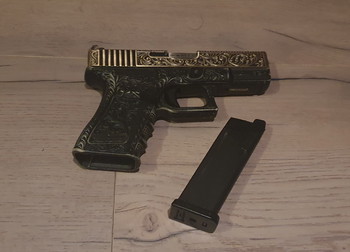 Image 2 for WE Glock 17 Engraved Gold/Black