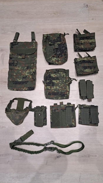Afbeelding 2 van Flecktarn plate carrier met set pouches