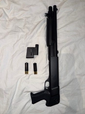 Bild 2 für SAS12 Shorty Shotgun + M4 Mag Adapter