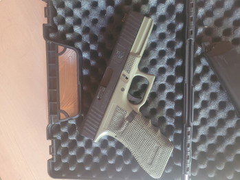 Image 2 for Delta Armory P04 GBB + flashlight NIEUW