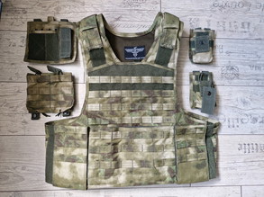 Afbeelding van Invader Gear plate carrier Everglade incl. diverse pouches