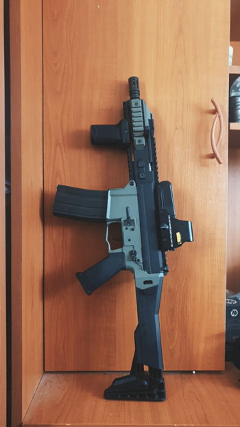 Image 2 for GHK G5 with 4 mags