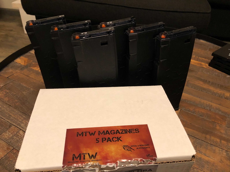 Image 1 for 6 magazijnen MTW Wolverine.