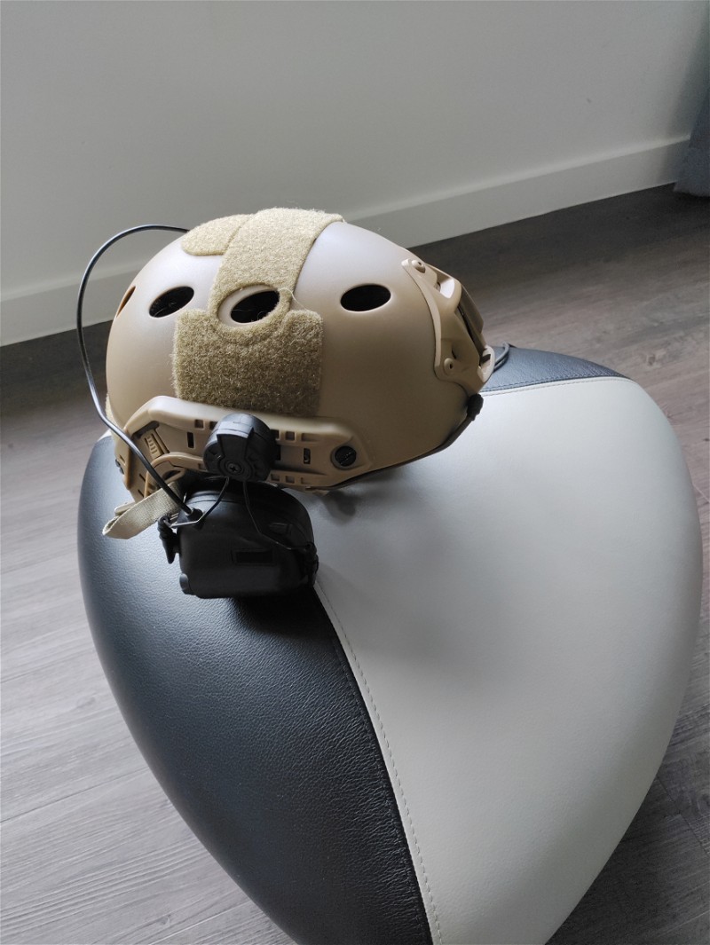 Afbeelding 1 van Emerson FAST helmet + M32H tactical communication Hearing protector