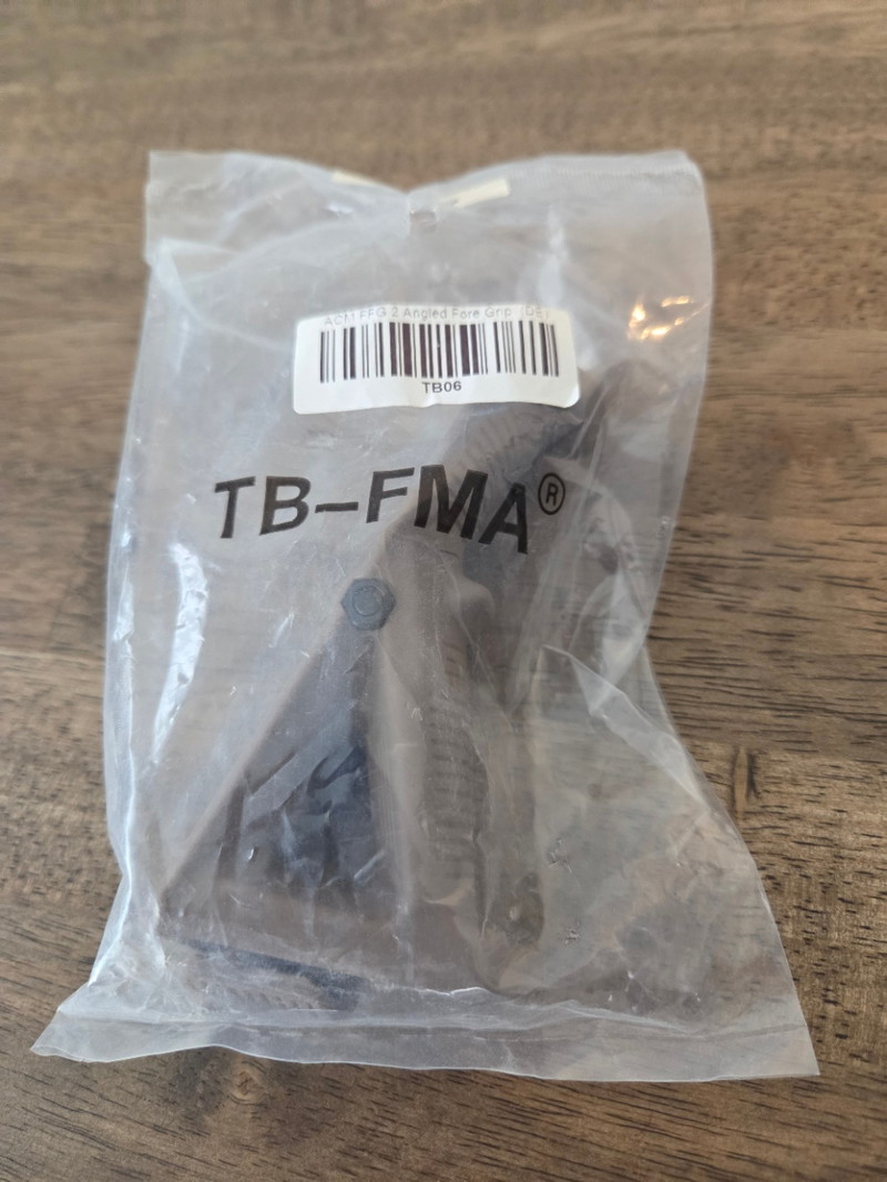 Imagen 1 de FMA Angled Fore Grip Tan Picatinny