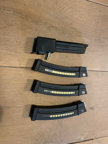 Bild 2 für Hi-Capa MP5 adapter + 3 mags