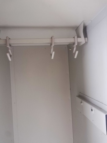 Image 3 for Locker van staal. Deuren met driepuntsluiting