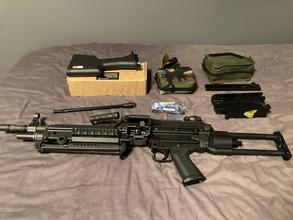 Imagen para VFC GBB M249 'Minimi' ongebruikt met extra's