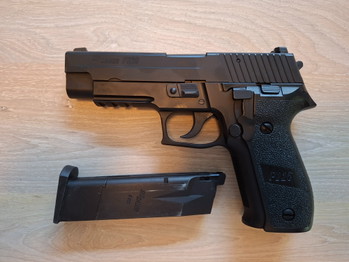 Bild 2 für Tokyo Marui P226, zeer weinig gebruikt, incl. 2 flessen green gas