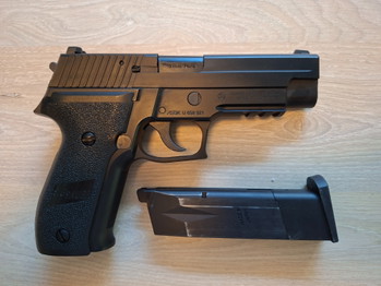 Bild 3 für Tokyo Marui P226, zeer weinig gebruikt, incl. 2 flessen green gas