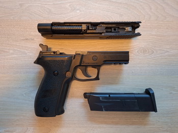 Bild 4 für Tokyo Marui P226, zeer weinig gebruikt, incl. 2 flessen green gas