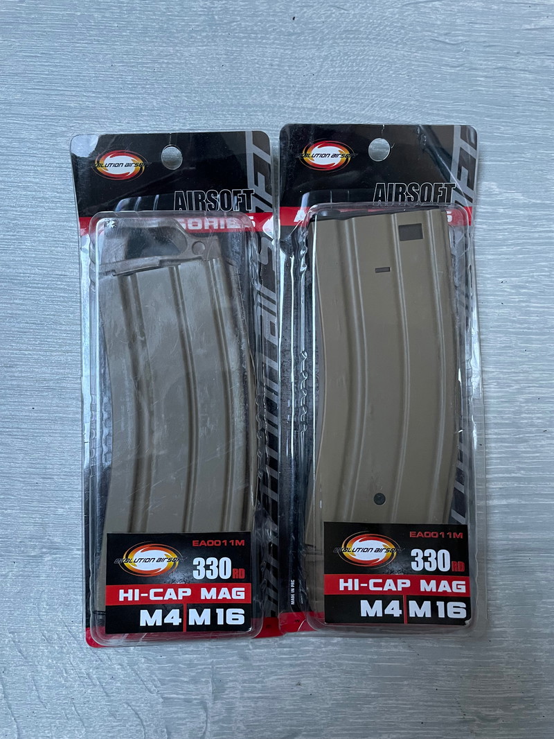 Afbeelding 1 van M4 hi- cap mag 330rd tan magpul Evolution Airsoft Magazijnen