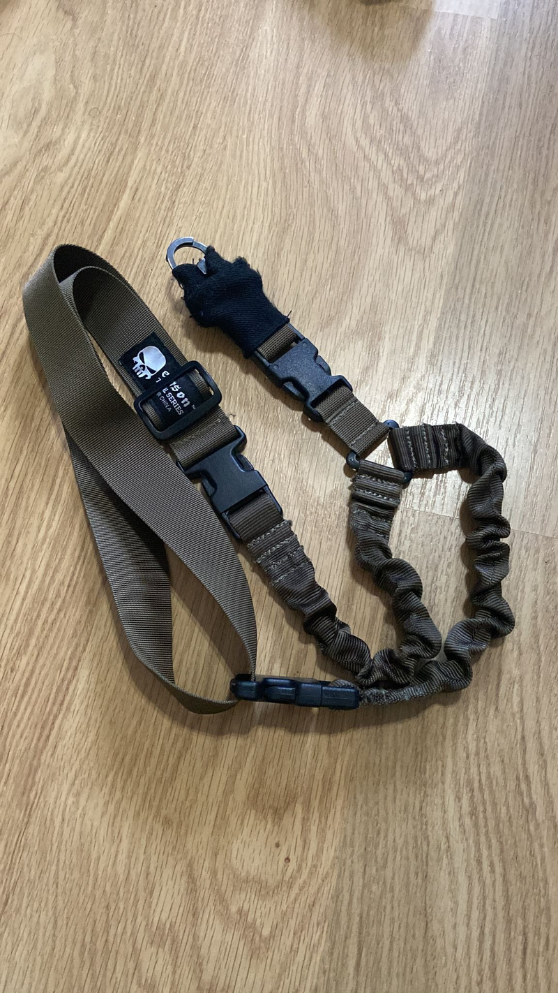 Afbeelding 1 van EmersonGear lqe 1-point bungee sling met bluckles en mash hook Foliage Green EM8489