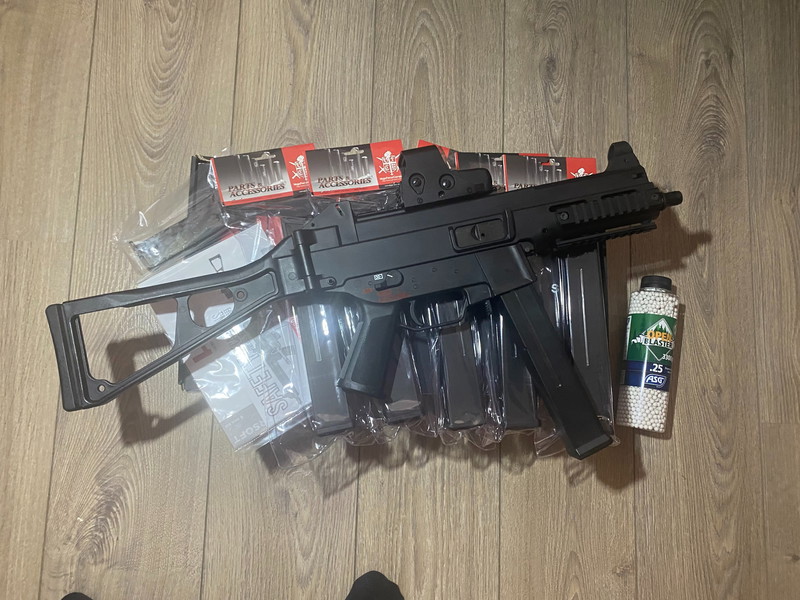 Afbeelding 1 van VFC UMP45 GBB DELUXE VERSION. GLOEDNIEUW IN DOOS MET 6 MAGS!