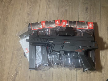 Afbeelding 3 van VFC UMP45 GBB DELUXE VERSION. GLOEDNIEUW IN DOOS MET 6 MAGS!