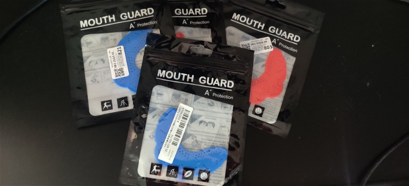 Afbeelding 1 van Mouth guard / Gebitsbescherming - Blauw / Rood
