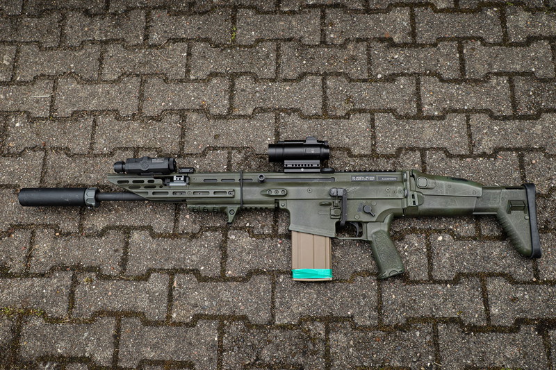 Image 1 for VFC Scar-H GBBR w. Custom cut handguard