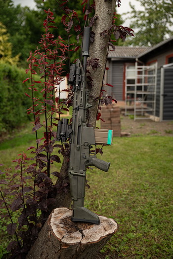 Image 4 for VFC Scar-H GBBR w. Custom cut handguard
