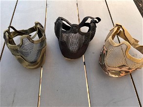 Afbeelding van 3 mesh masker met oor- en halsbescherming