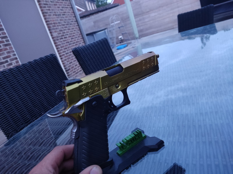 Image 1 for Hi-capa  met custom kameleon paint