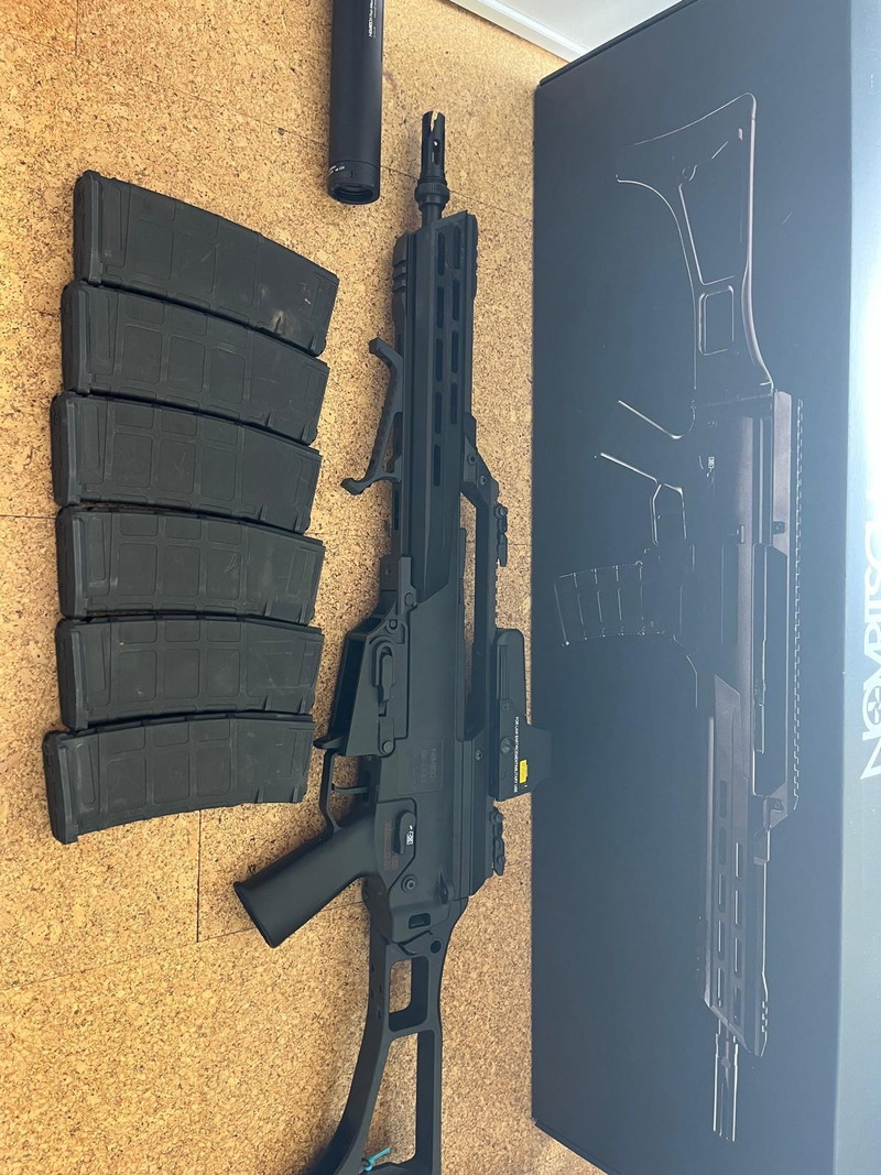 Afbeelding 1 van Novritsch SSR63 A2+6xMagazine+Supressor+Holo