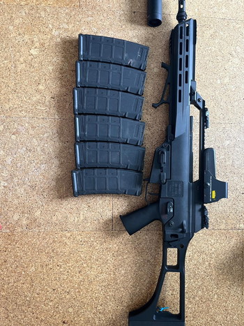 Afbeelding 4 van Novritsch SSR63 A2+6xMagazine+Supressor+Holo