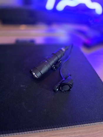 Zdjęcie 2 – Flaslight and hot button