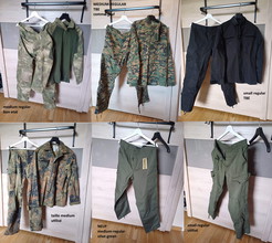Afbeelding van lot of 4 uniforms and 2 pants, size M - S