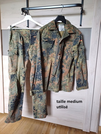Afbeelding 2 van lot of 4 uniforms and 2 pants, size M - S