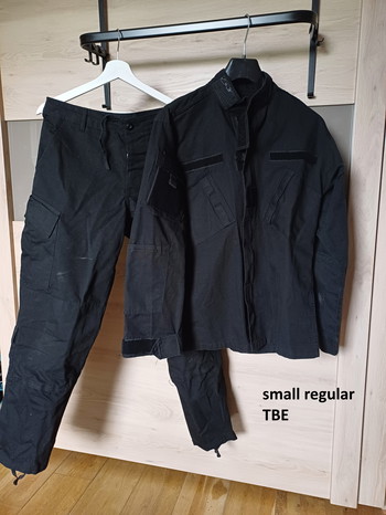 Afbeelding 3 van lot of 4 uniforms and 2 pants, size M - S
