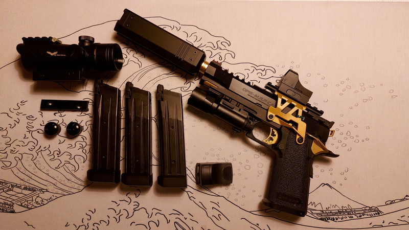 Image 1 for Custom Tokyo Marui Hi-Capa 5.1 GBB inclusief 3 magazijnen en attachments