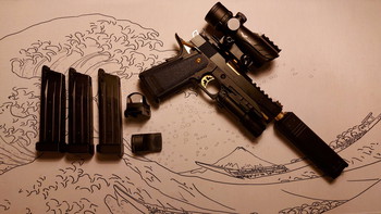 Image 3 for Custom Tokyo Marui Hi-Capa 5.1 GBB inclusief 3 magazijnen en attachments
