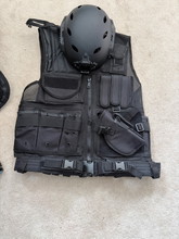 Image for Vest en helm nooit op veld gedragen
