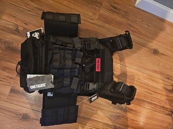 Bild 3 für Nieuwe Onetigris Griffin AFPC zwart met dump pouch en triple open top 5.56 pouch