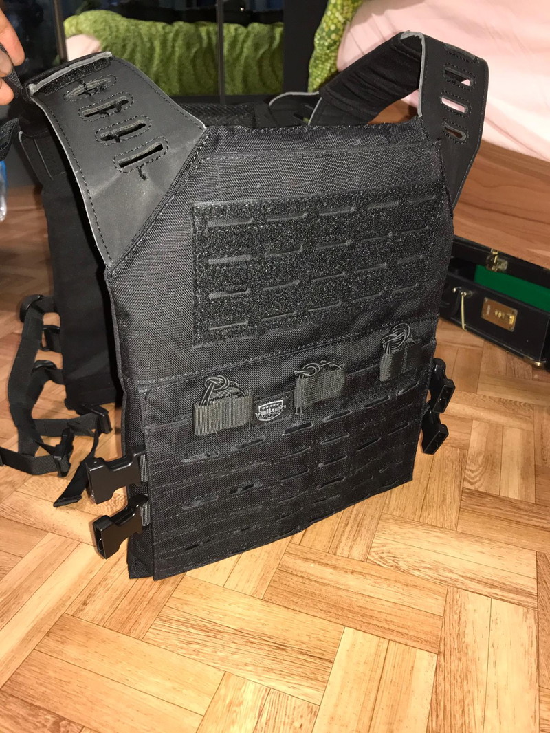 Imagen 1 de Brand new QD Valken Plate Carrier - Laser Cut -Black