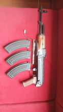 Bild für Dboys metal and wood AEG AKMS with battleaxe spare mags