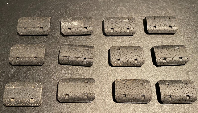 Afbeelding 1 van MP M-LOK Rail Covers Black (12 pieces)