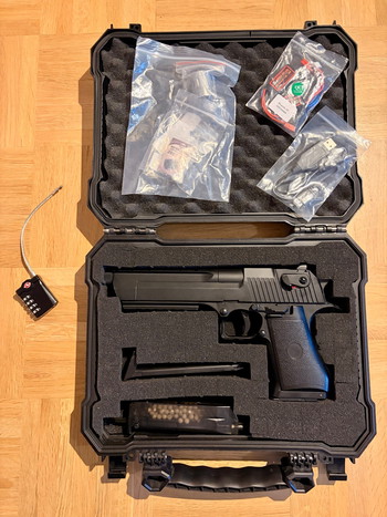 Bild 3 für Cyma Desert Eagle CM 121 AEP Mosfet + Komplett Set neuwertig NP 300 Euro