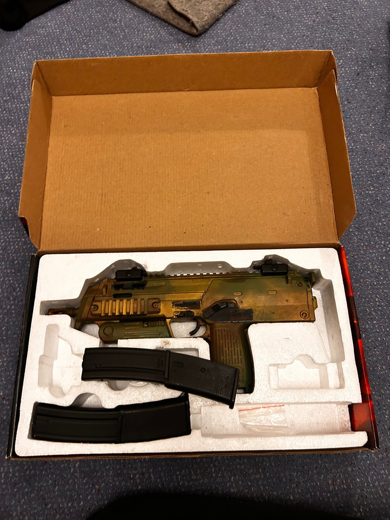 Image 1 pour Paint job MP7 with two high caps