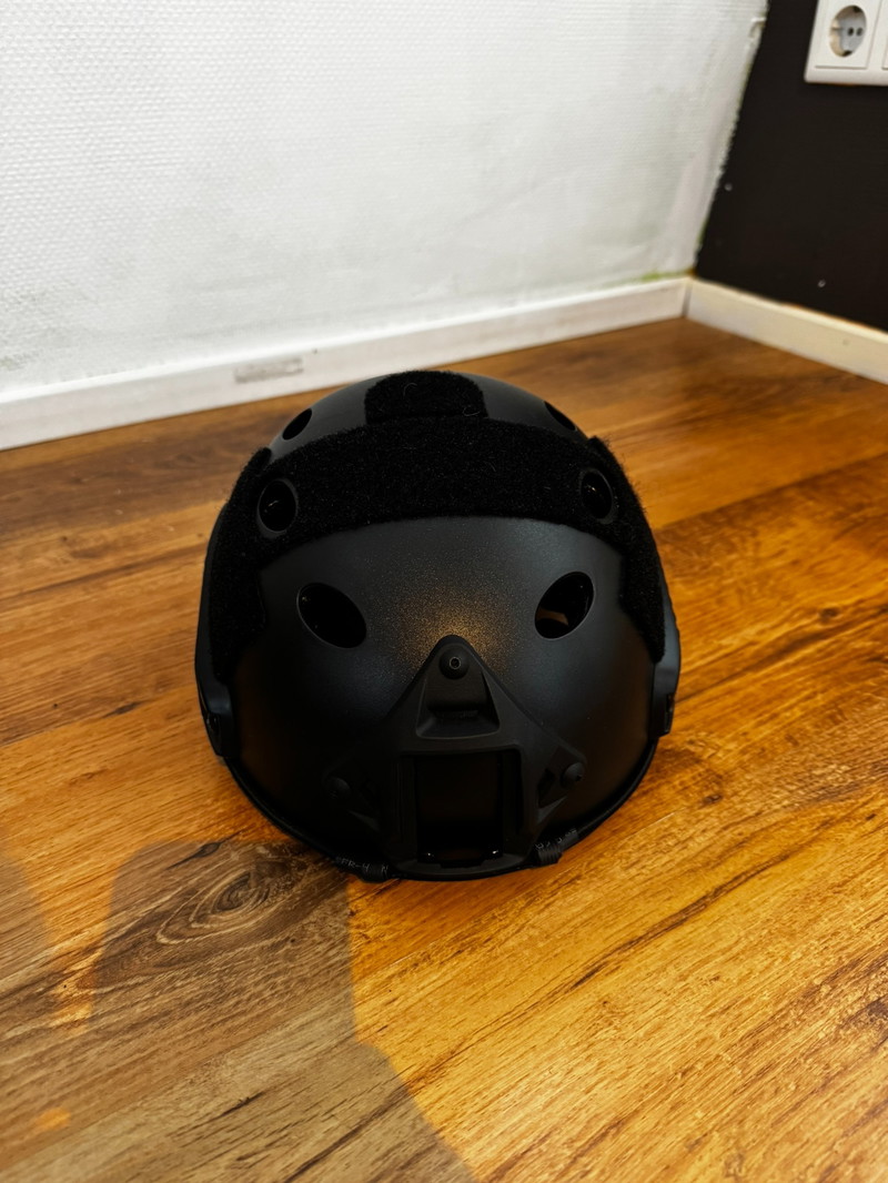 Image 1 for Zwarte helm