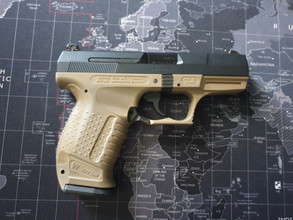Bild für WE WET-05 Airsoft Pistol GBB Tan / Black Slide l 2 mags