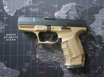 Bild 2 für WE WET-05 Airsoft Pistol GBB Tan / Black Slide l 2 mags