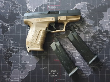 Bild 3 für WE WET-05 Airsoft Pistol GBB Tan / Black Slide l 2 mags