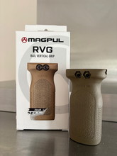 Imagen para Magpul RVG Vertical Grip FDE. Made in USA.