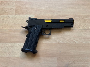 Image 2 for Golden Eagle 3331 Hi-Capa GBB Black/Gold + 2 Magazines + Original Case