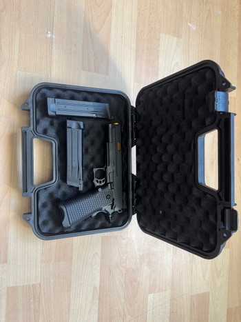 Image 4 for Golden Eagle 3331 Hi-Capa GBB Black/Gold + 2 Magazines + Original Case