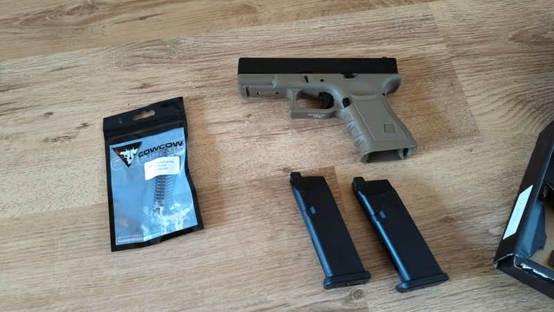 Image 1 for Glock 19 including 2 Magazines